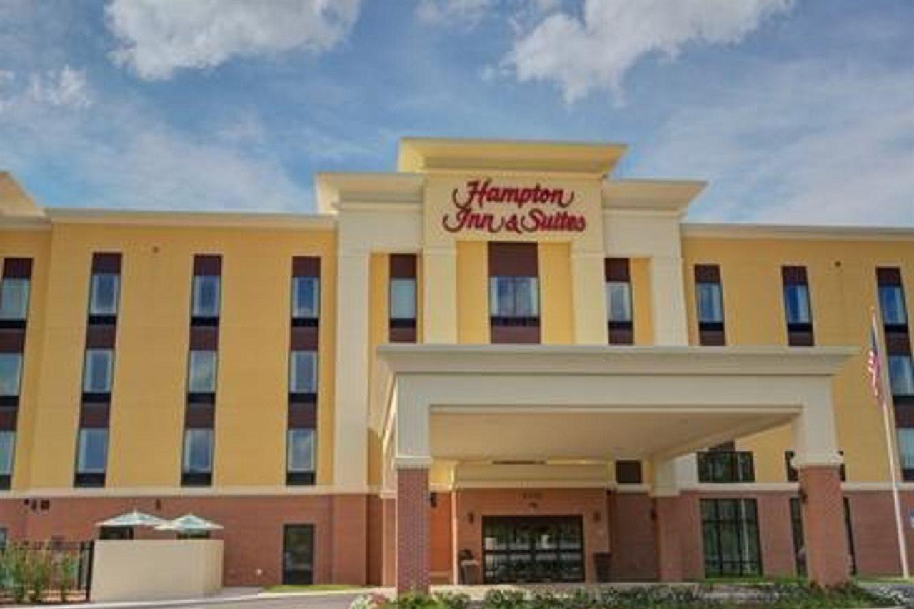 Hampton Inn & Suites By Hilton Tampa Busch Gardens Area Exterior foto