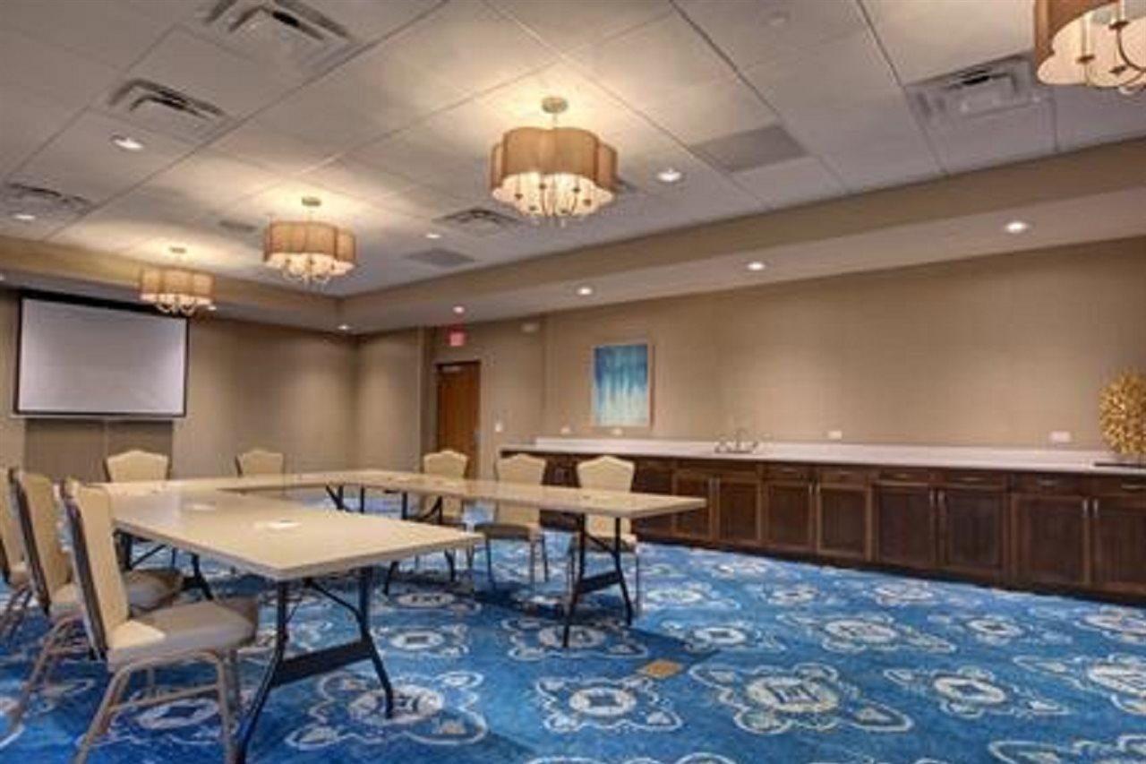 Hampton Inn & Suites By Hilton Tampa Busch Gardens Area Exterior foto