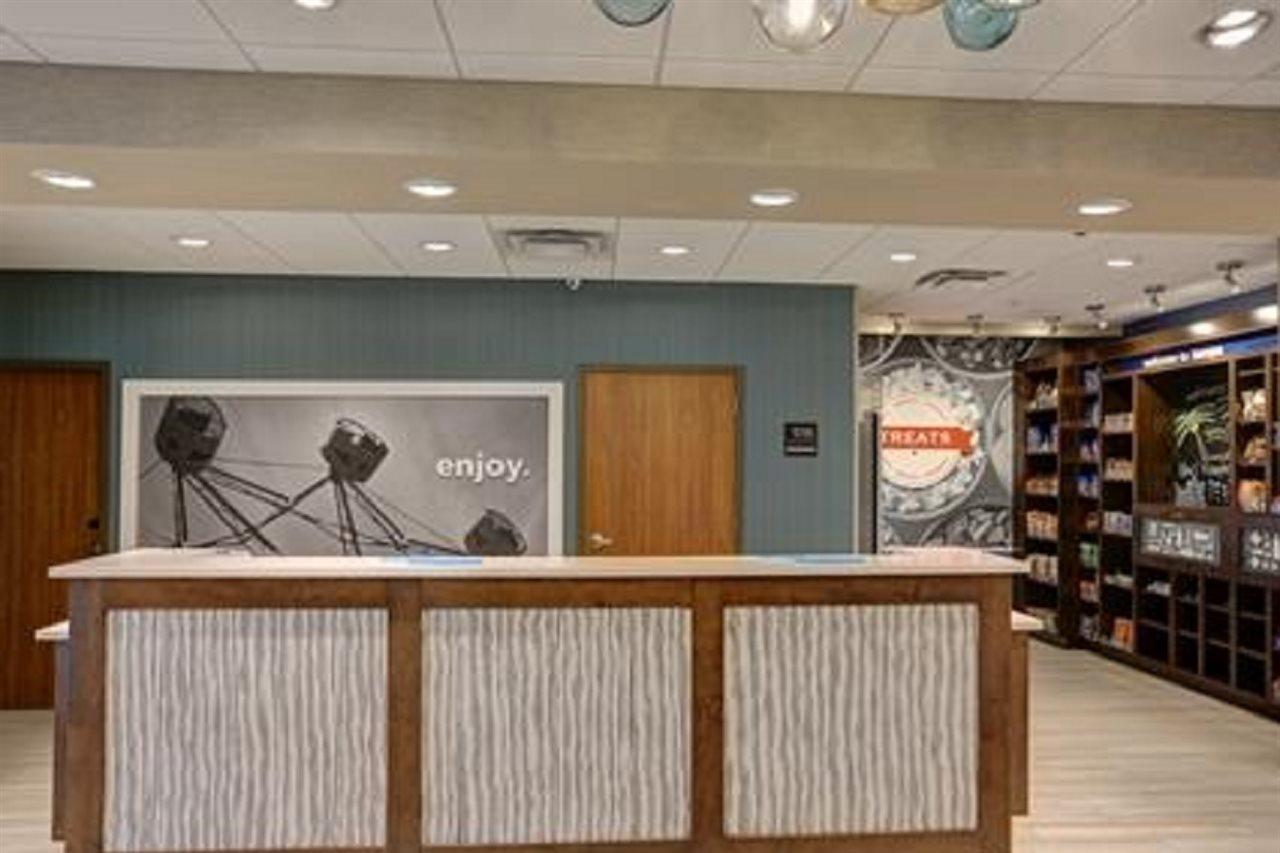 Hampton Inn & Suites By Hilton Tampa Busch Gardens Area Exterior foto
