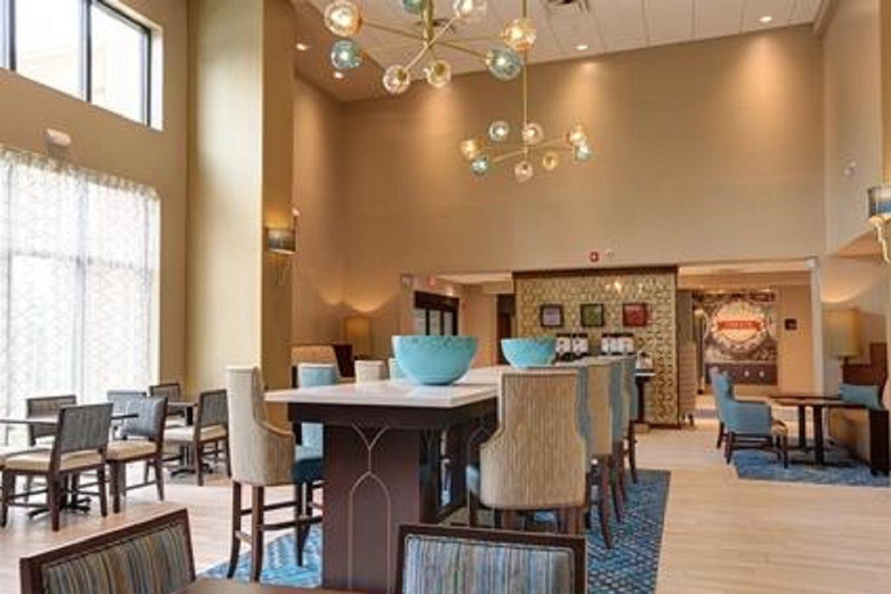 Hampton Inn & Suites By Hilton Tampa Busch Gardens Area Exterior foto