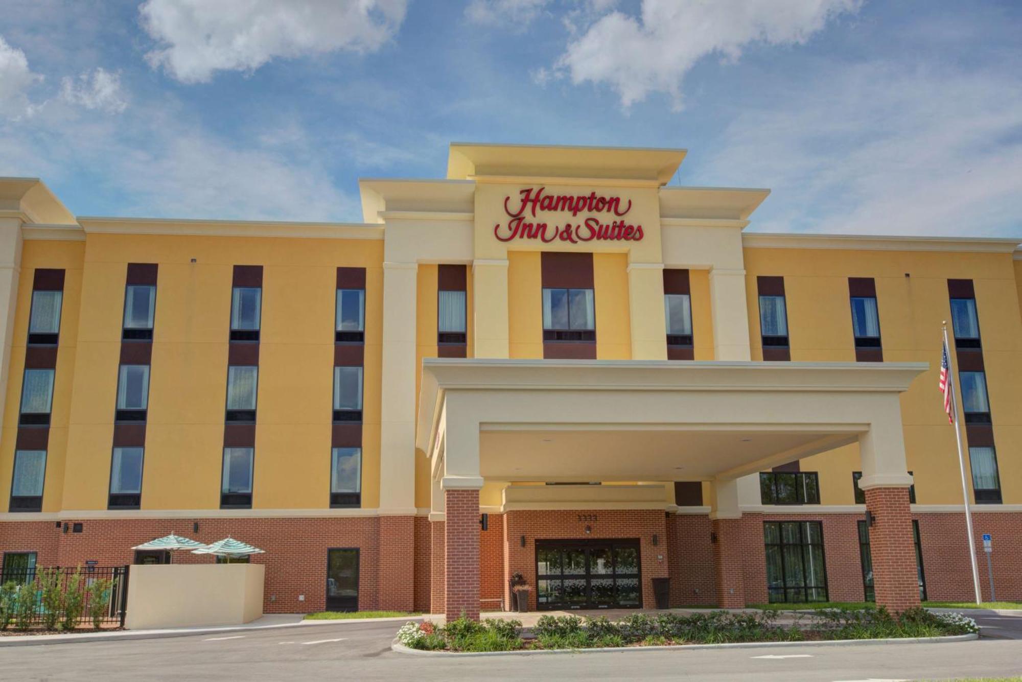 Hampton Inn & Suites By Hilton Tampa Busch Gardens Area Exterior foto