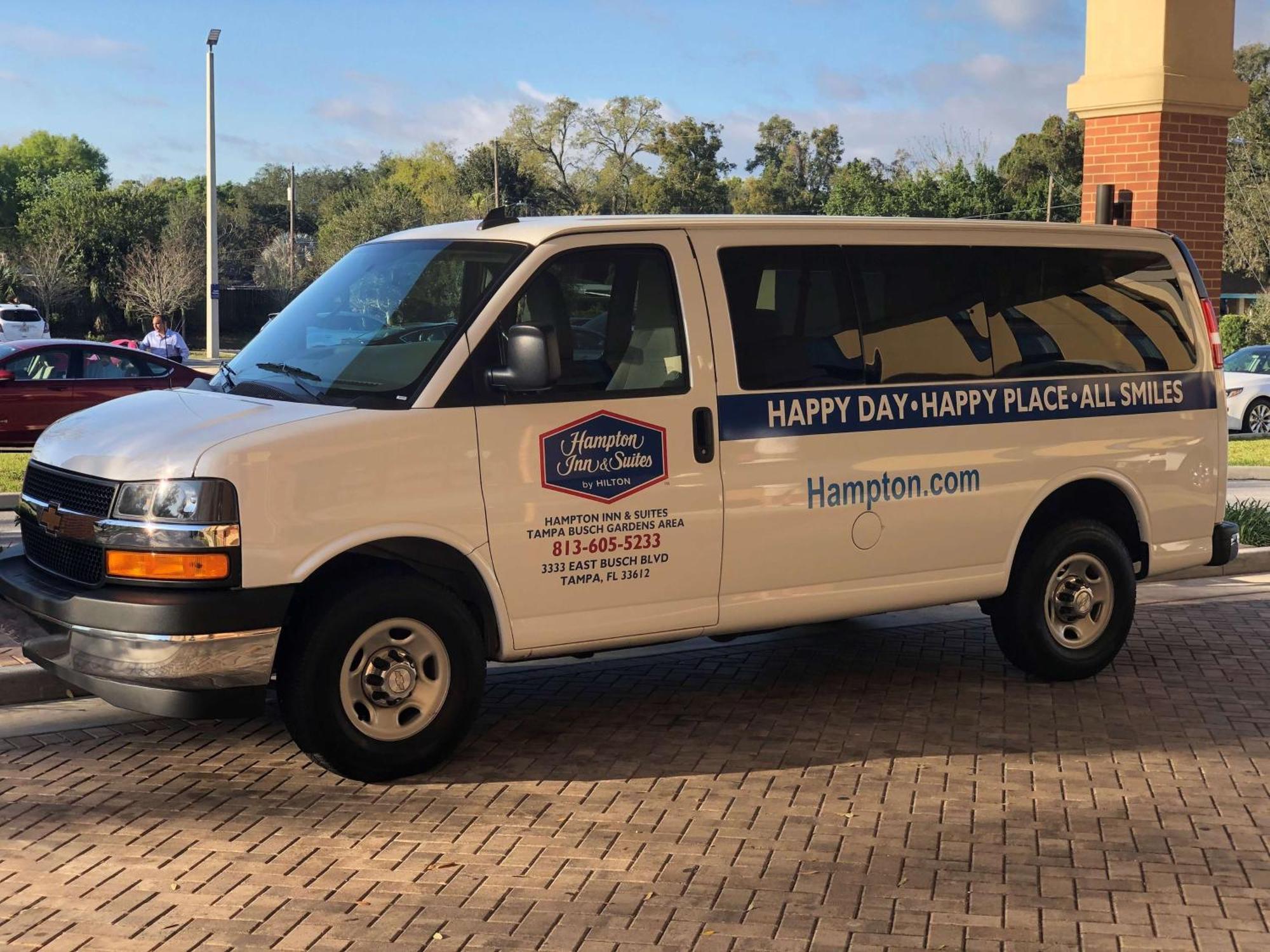 Hampton Inn & Suites By Hilton Tampa Busch Gardens Area Exterior foto